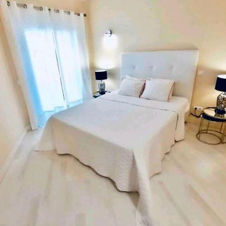 Beach & Sea Apt, Fast Wifi, Airco, Private Parking And Pool Portimão Exterior photo
