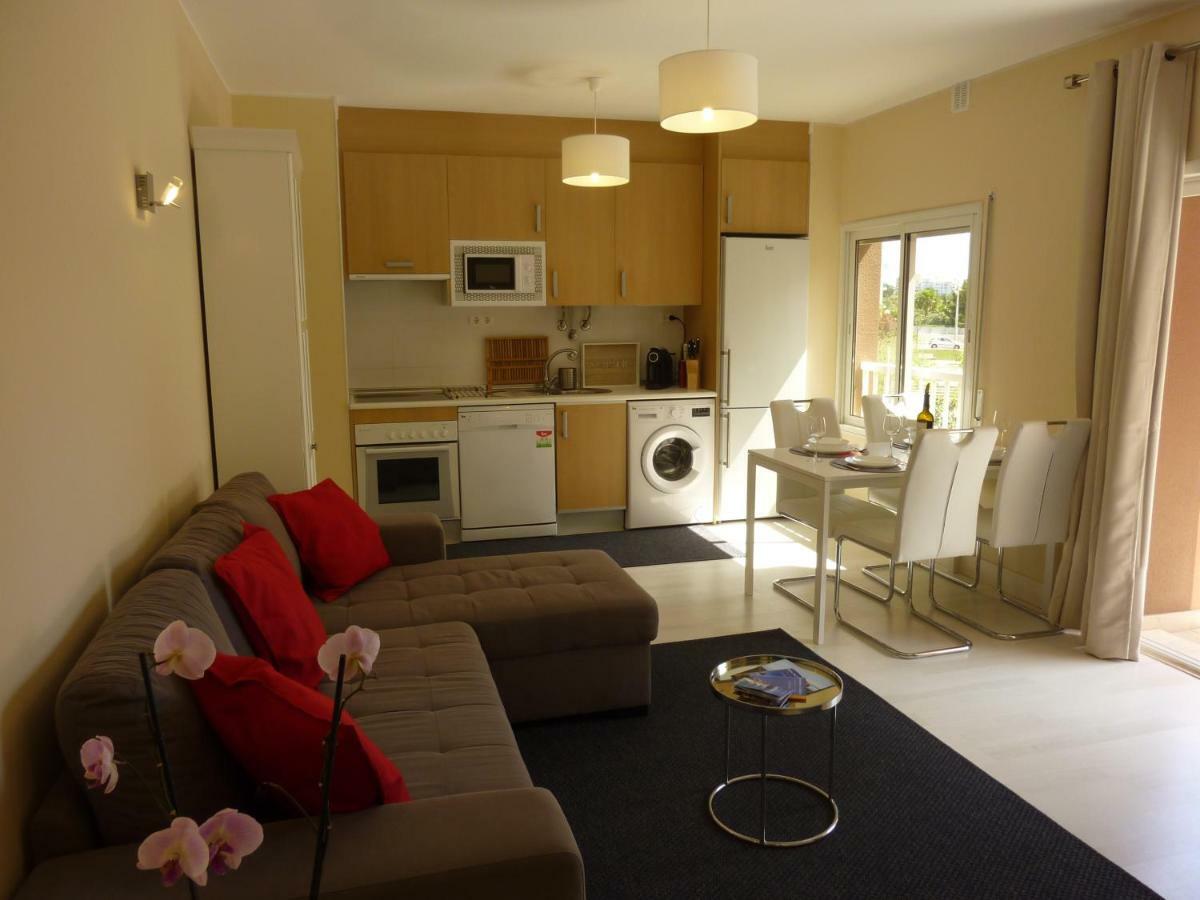 Beach & Sea Apt, Fast Wifi, Airco, Private Parking And Pool Portimão Exterior photo
